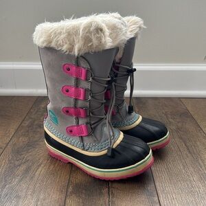SOREL YOUTH JOAN OF ARTIC SIZE 2